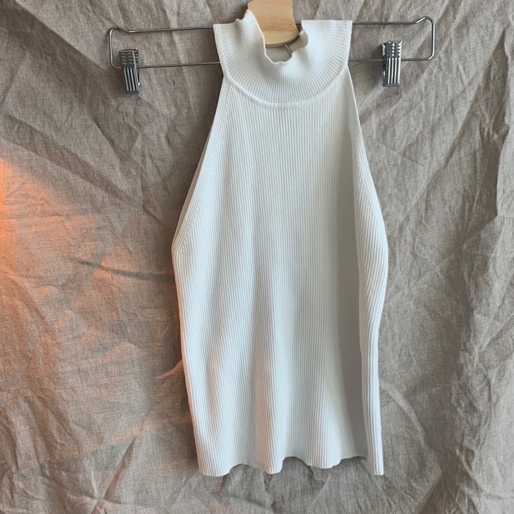 Sleeveless knit top.